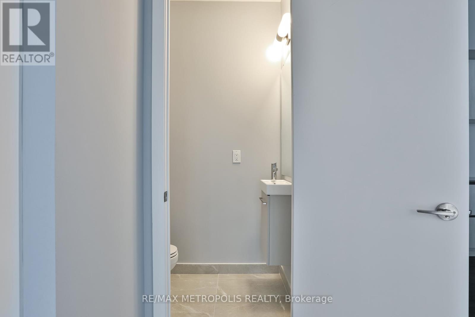 906 - 2 Steckley House Lane, Richmond Hill, Ontario  L4S 1M4 - Photo 10 - N12998614