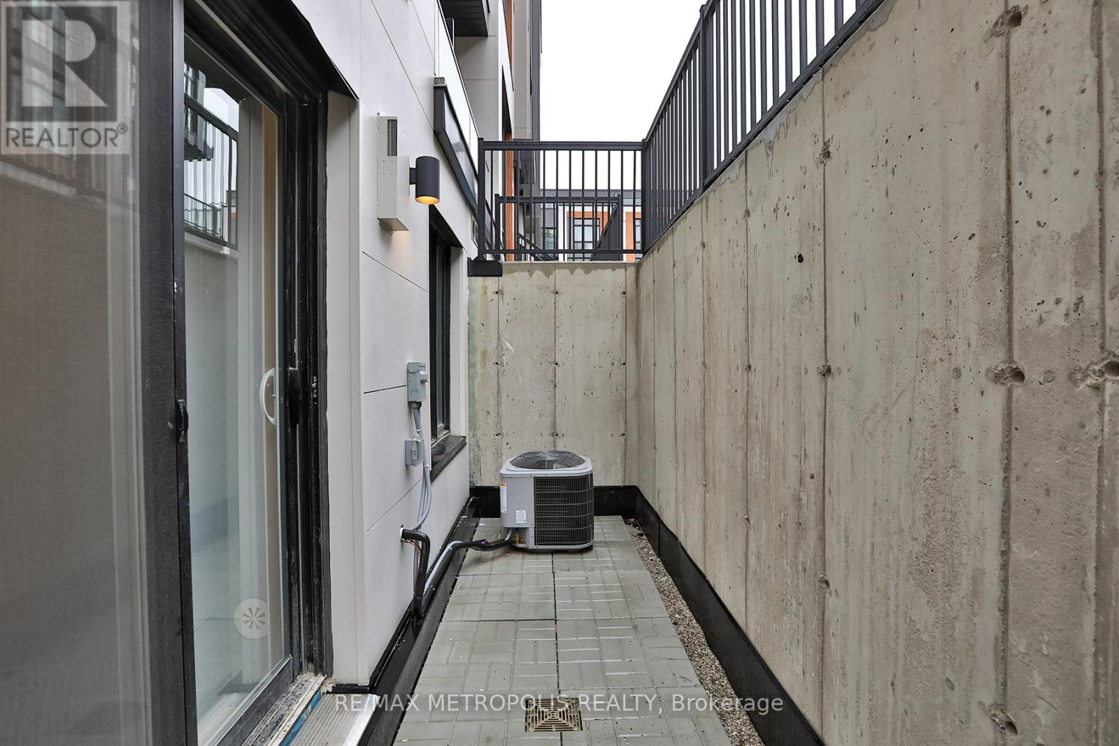 906 - 2 Steckley House Lane, Richmond Hill, Ontario  L4S 1M4 - Photo 21 - N12998614