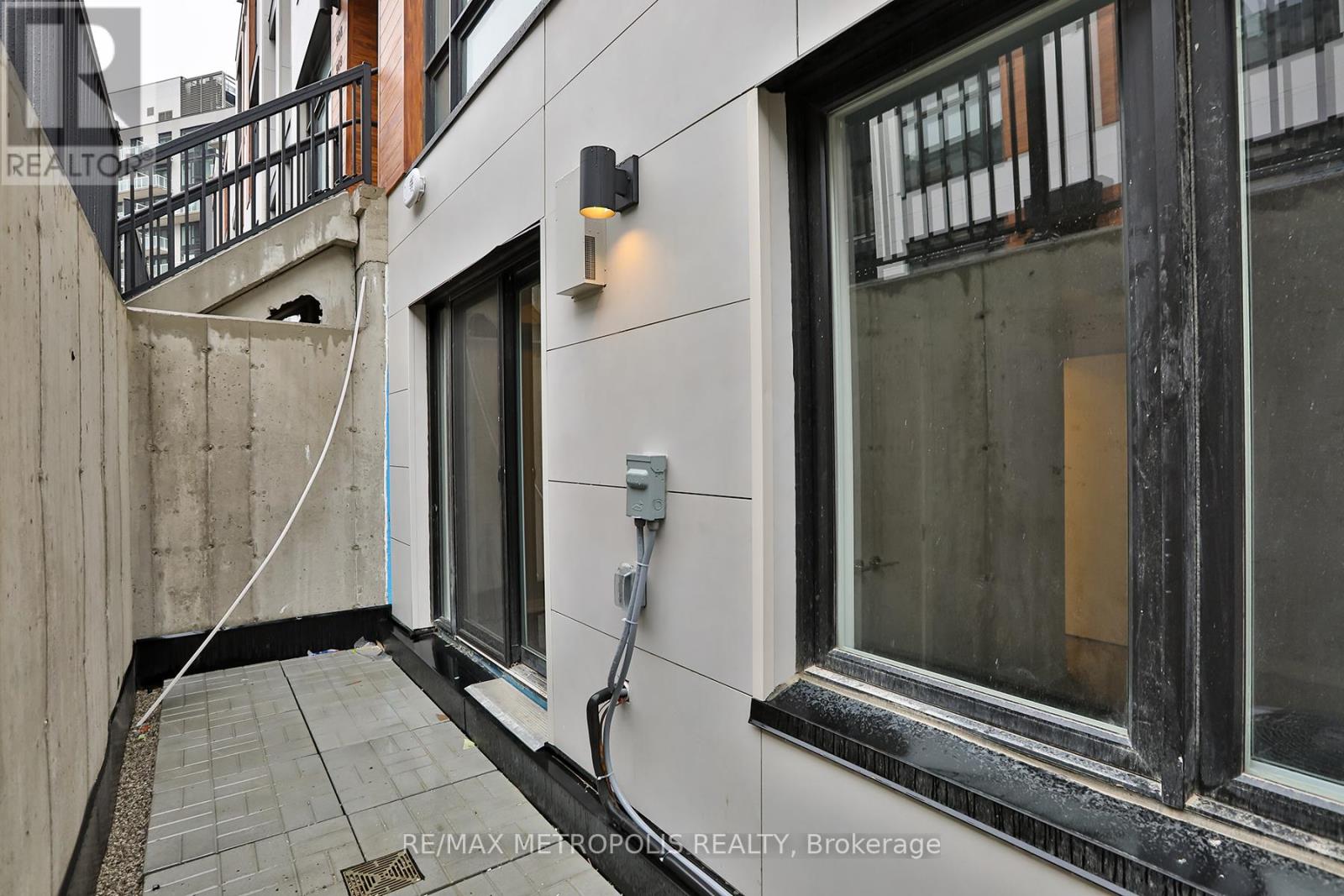 906 - 2 Steckley House Lane, Richmond Hill, Ontario  L4S 1M4 - Photo 22 - N12998614