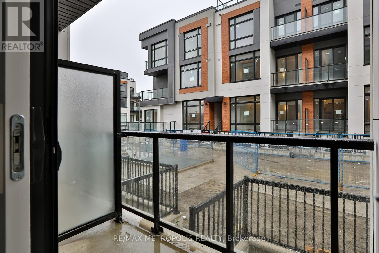 906 - 2 Steckley House Lane, Richmond Hill, Ontario  L4S 1M4 - Photo 24 - N12998614