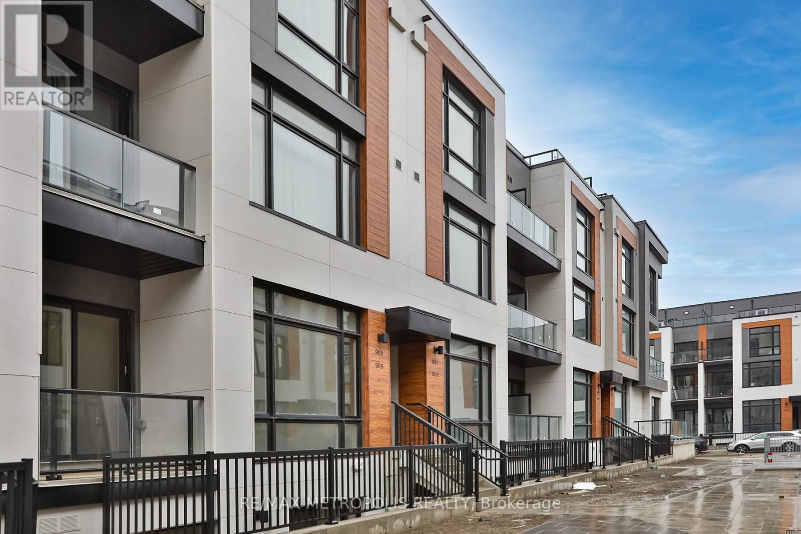 906 - 2 Steckley House Lane, Richmond Hill, Ontario  L4S 1M4 - Photo 29 - N12998614