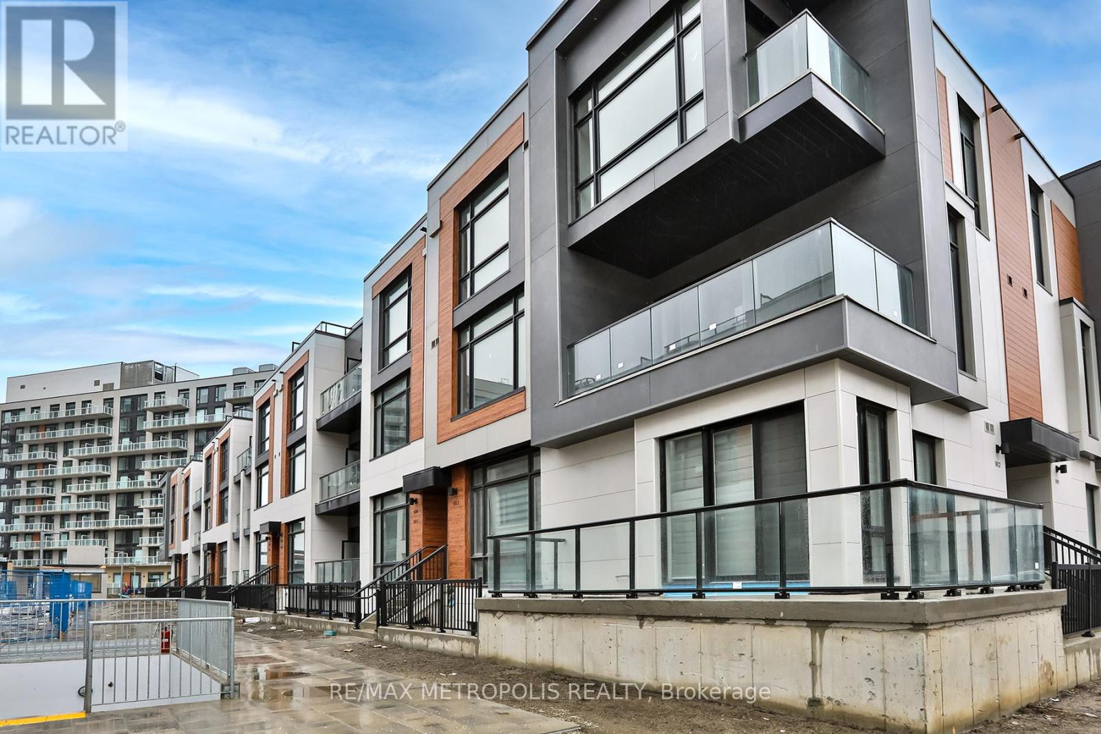 906 - 2 Steckley House Lane, Richmond Hill, Ontario  L4S 1M4 - Photo 30 - N12998614