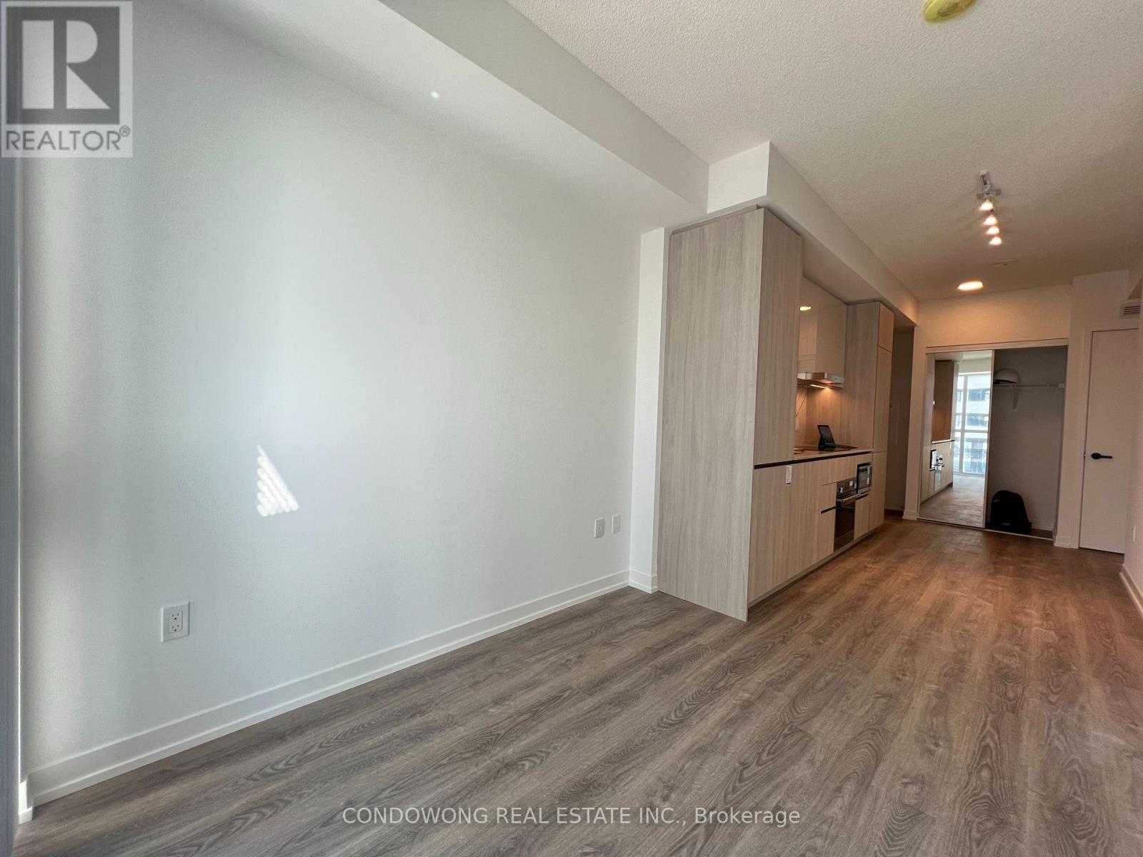 701 - 8 Interchange Way, Vaughan, Ontario  L4K 0R2 - Photo 10 - N12998654