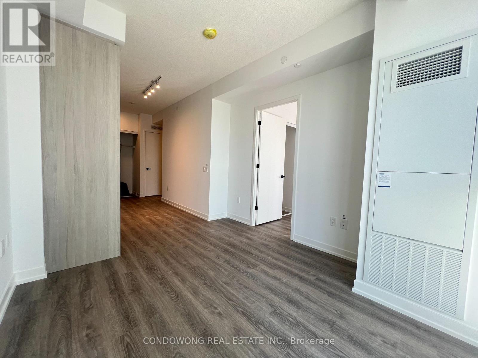 701 - 8 Interchange Way, Vaughan, Ontario  L4K 0R2 - Photo 11 - N12998654