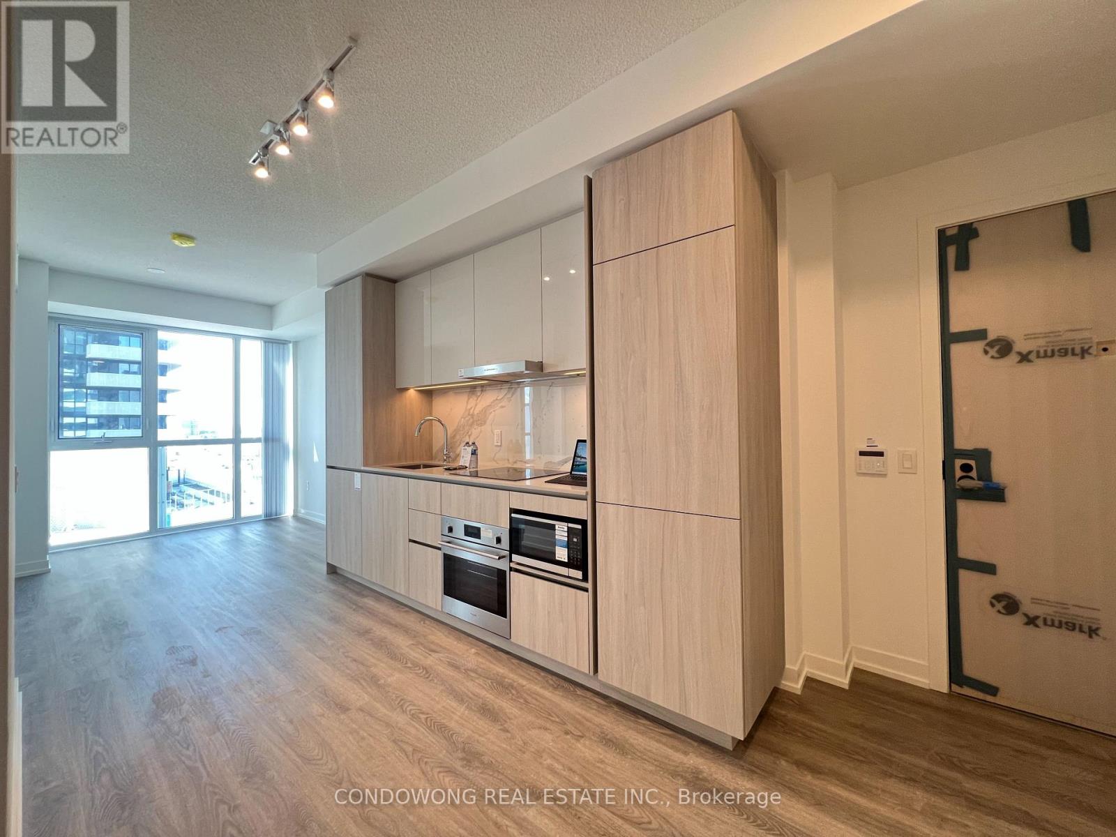 701 - 8 Interchange Way, Vaughan, Ontario  L4K 0R2 - Photo 4 - N12998654