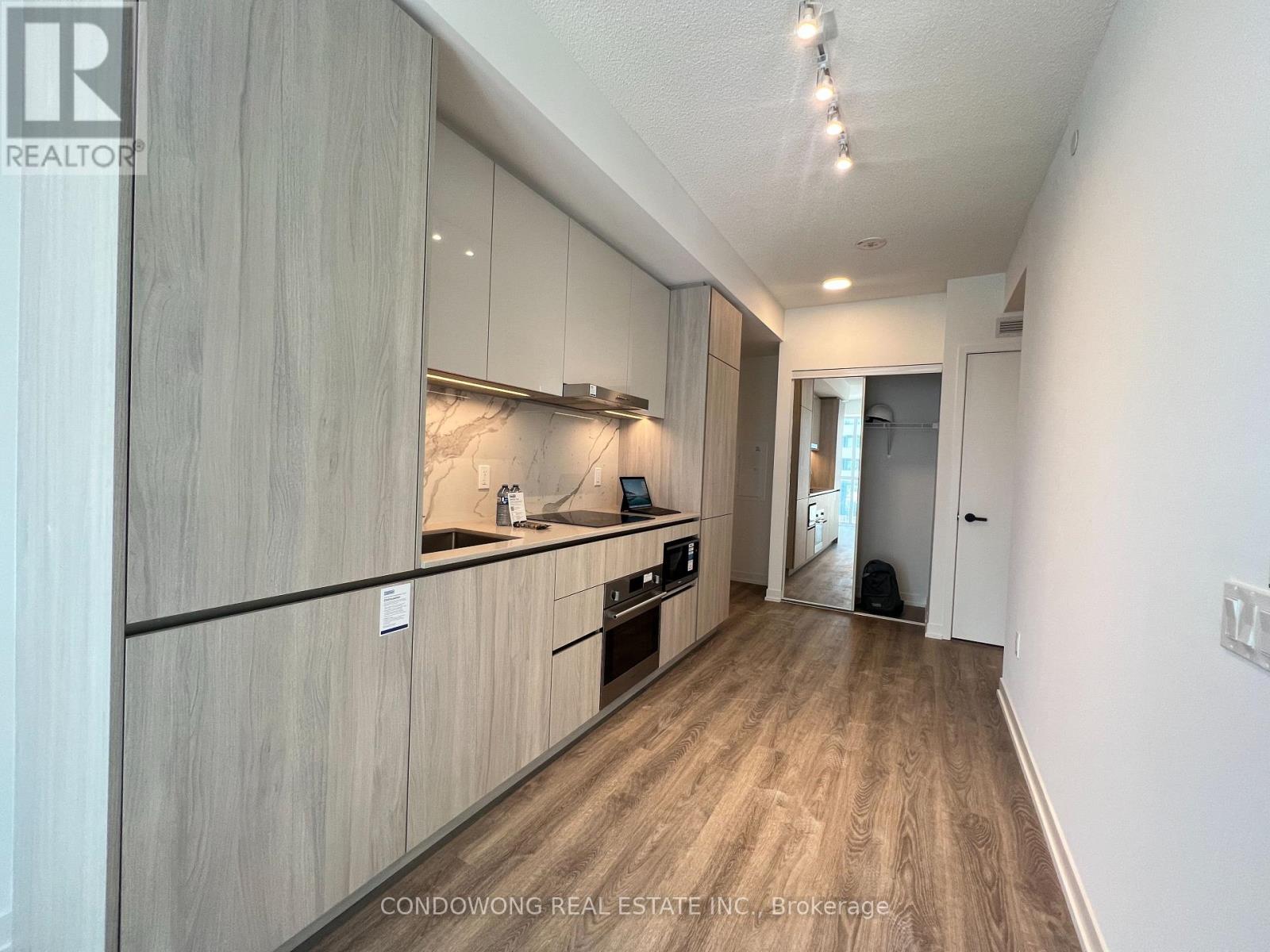 701 - 8 Interchange Way, Vaughan, Ontario  L4K 0R2 - Photo 9 - N12998654