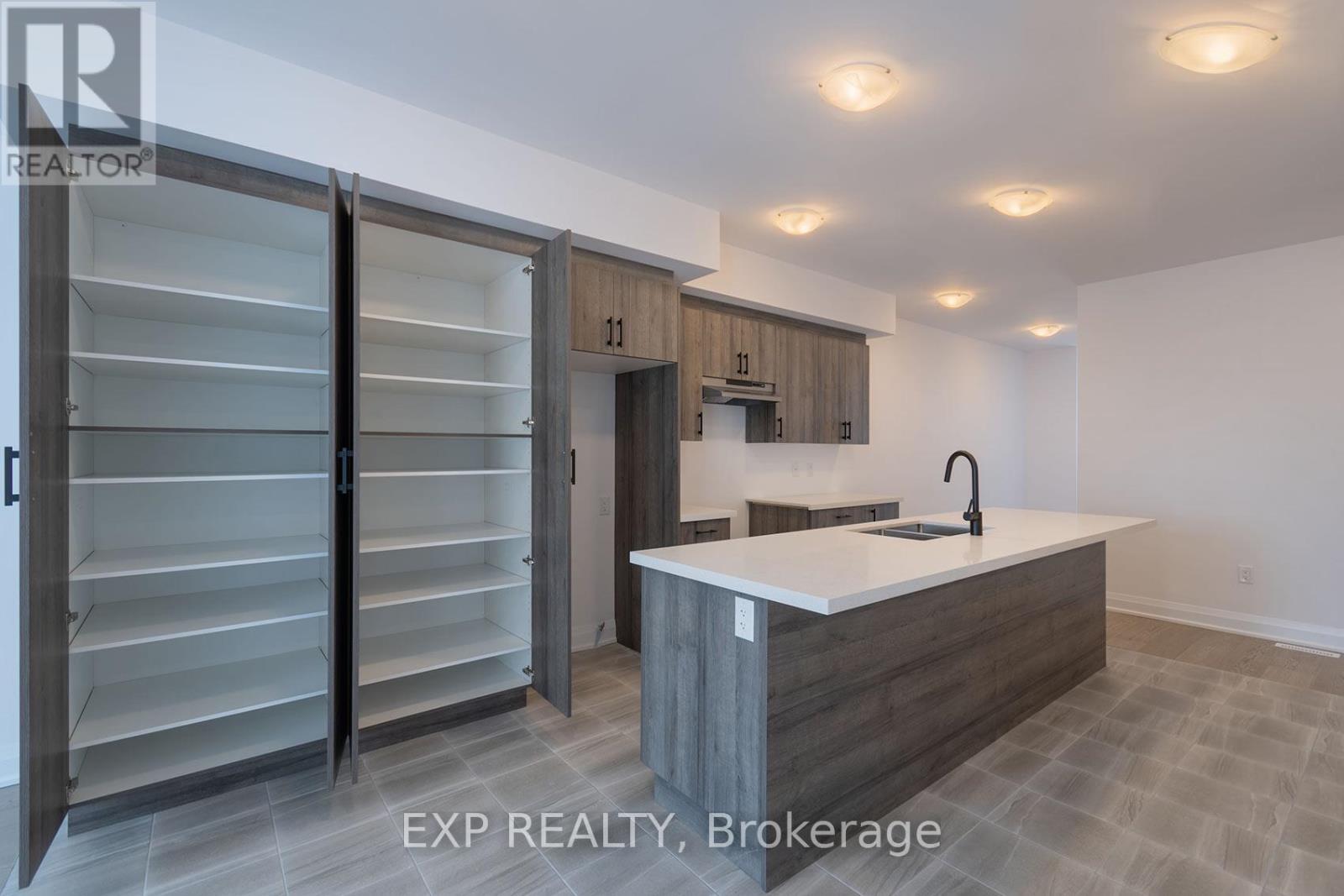 20 Ranch Terrace, Barrie, Ontario  L9J 0C2 - Photo 9 - S12998552