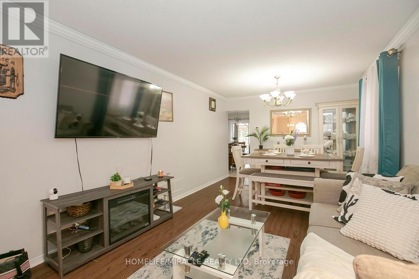 45 Vintage Gate, Brampton, Ontario  L6X 5C3 - Photo 5 - W12998548