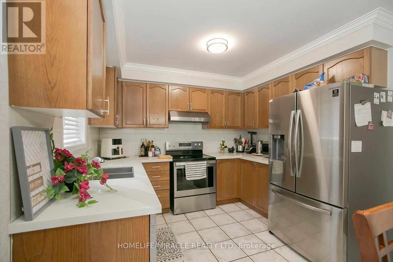 45 Vintage Gate, Brampton, Ontario  L6X 5C3 - Photo 8 - W12998548