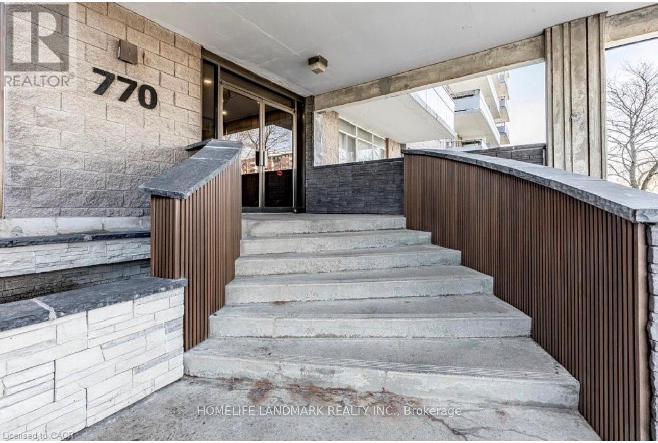 401 - 770 Hager Avenue, Burlington, Ontario  L7S 1X1 - Photo 2 - W12998616