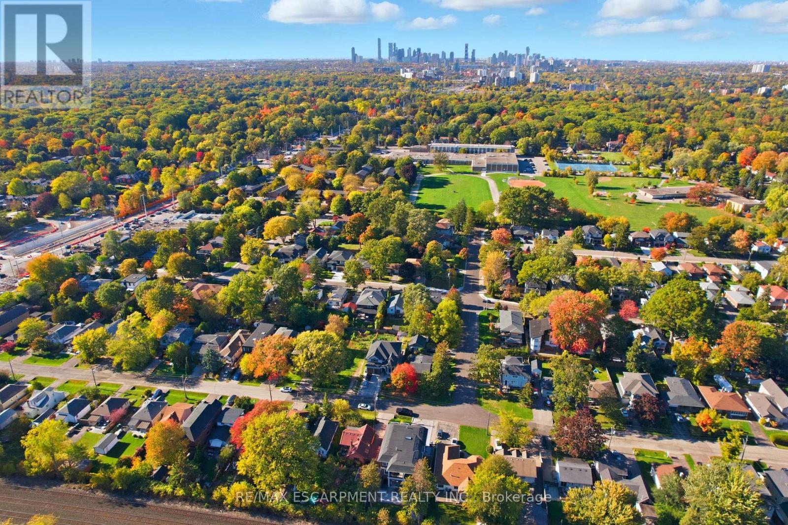 75 Troy Street, Mississauga, Ontario  L5G 1S6 - Photo 19 - W12998638