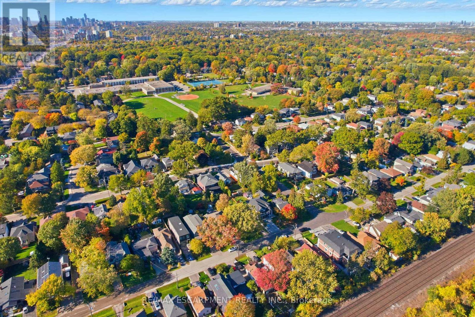 75 Troy Street, Mississauga, Ontario  L5G 1S6 - Photo 20 - W12998638