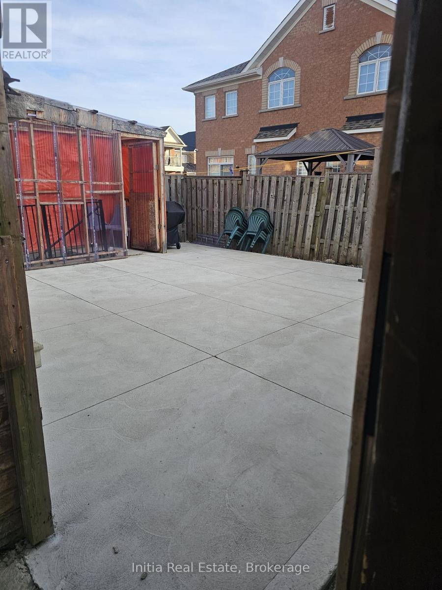 99 Connolly Crescent, Brampton, Ontario  L6R 0G8 - Photo 14 - W12998652