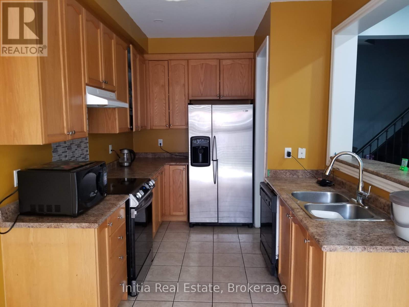 99 Connolly Crescent, Brampton, Ontario  L6R 0G8 - Photo 3 - W12998652