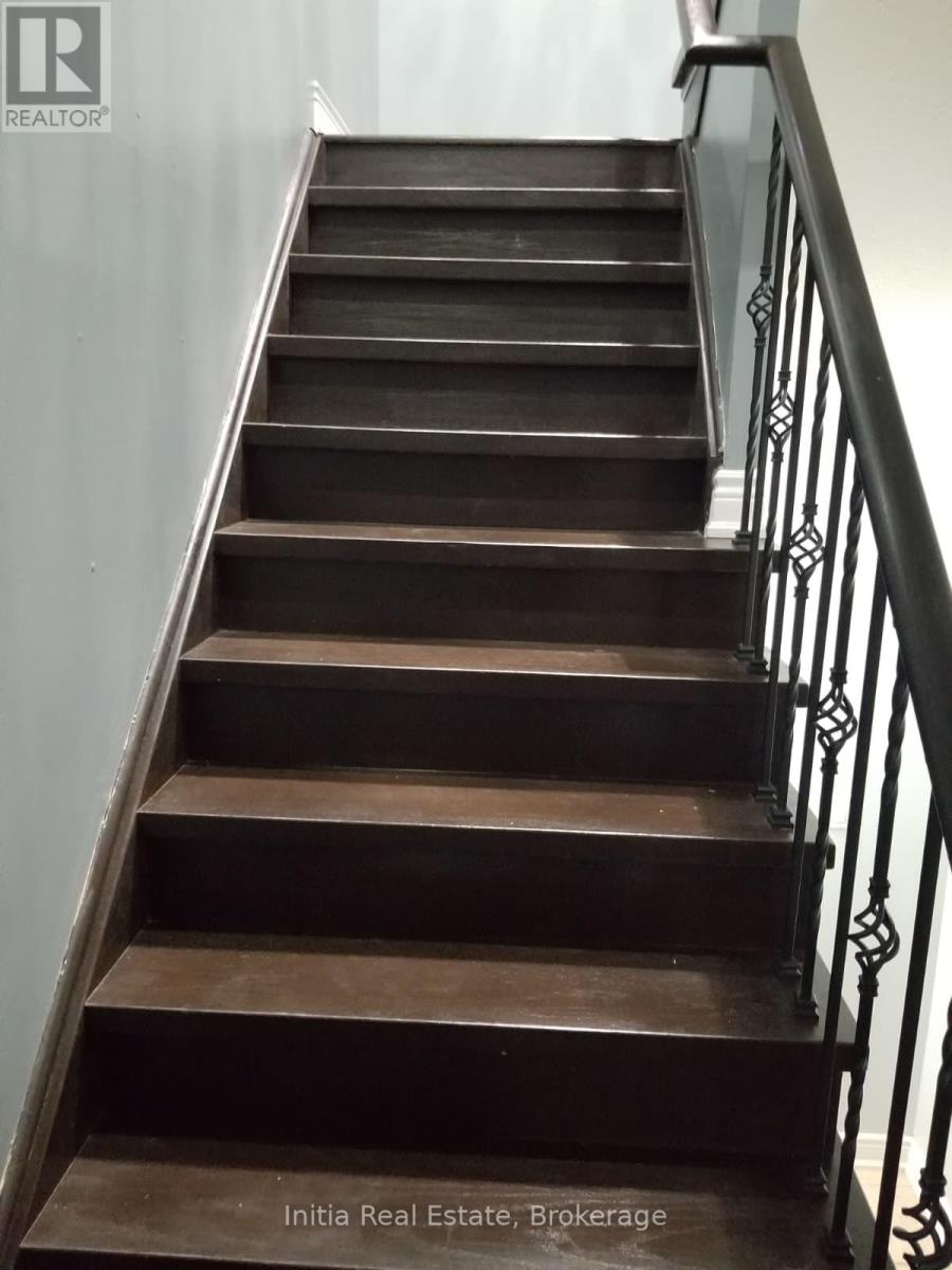 99 Connolly Crescent, Brampton, Ontario  L6R 0G8 - Photo 5 - W12998652