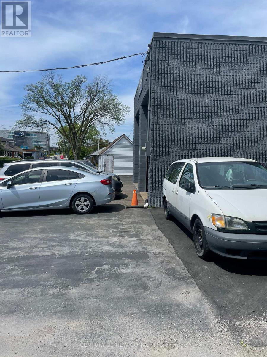 1171 Roselawn Avenue, Toronto, Ontario  M6B 1C5 - Photo 6 - W12998658