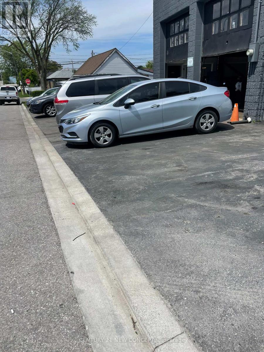 1171 Roselawn Avenue, Toronto, Ontario  M6B 1C5 - Photo 8 - W12998658