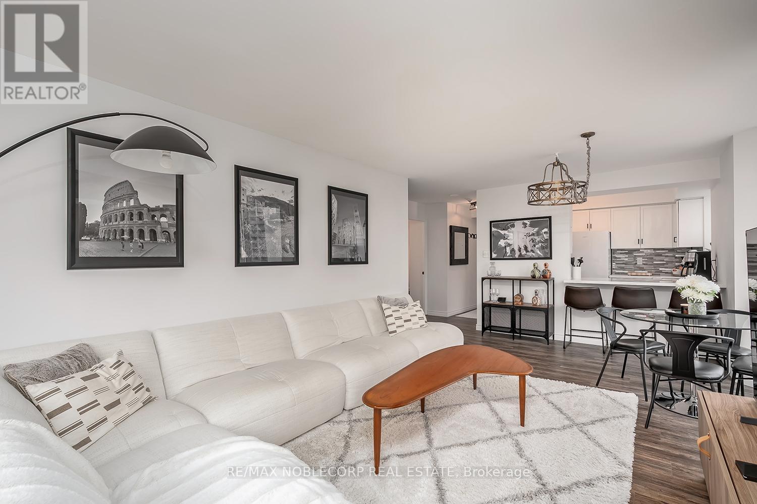 1002 - 1270 Maple Crossing Boulevard, Burlington, Ontario  L7S 2J3 - Photo 2 - W12998660