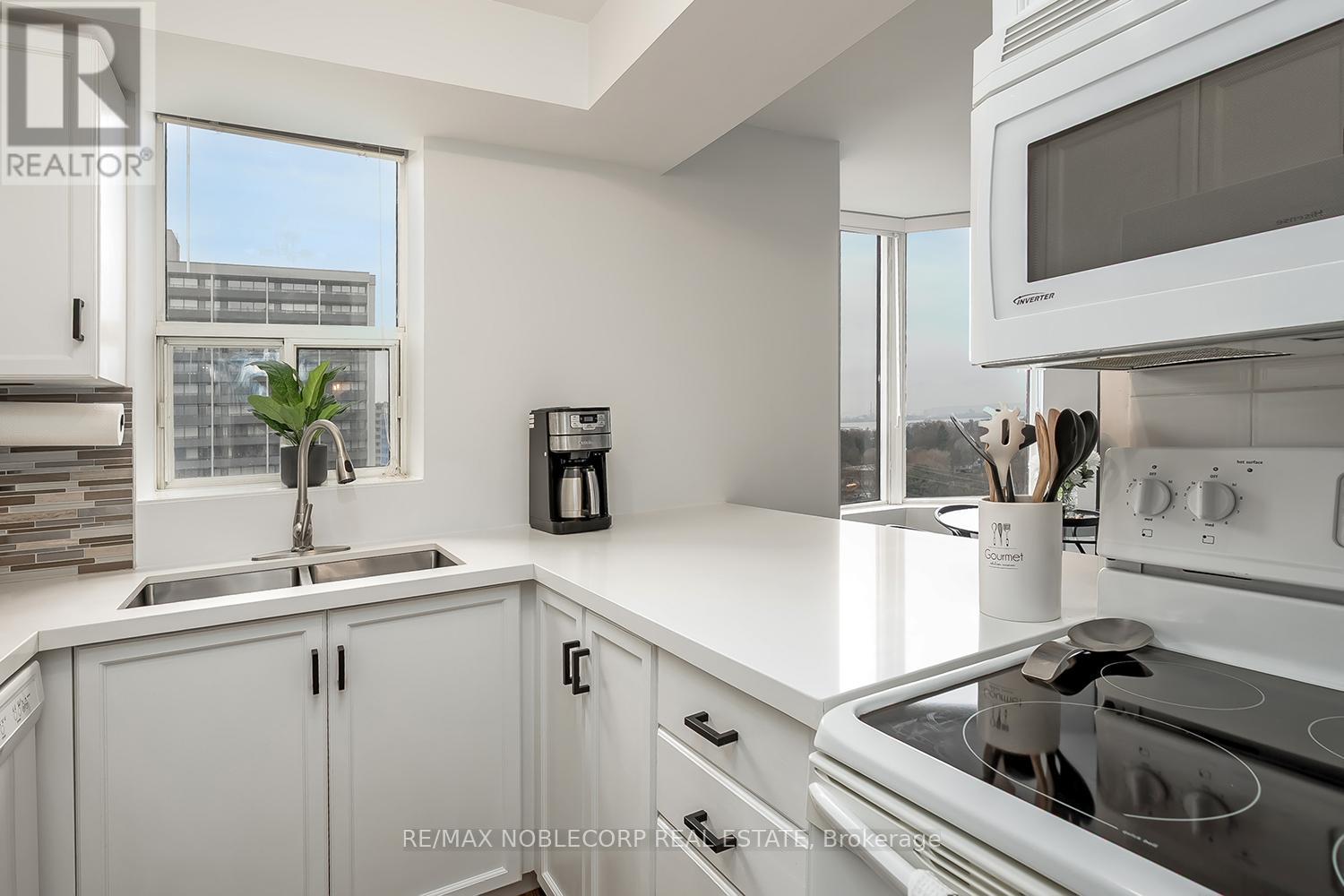 1002 - 1270 Maple Crossing Boulevard, Burlington, Ontario  L7S 2J3 - Photo 6 - W12998660