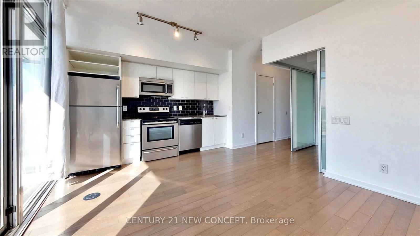 2505 - 105 The Queensway Avenue, Toronto, Ontario  M6S 5B5 - Photo 4 - W12998692