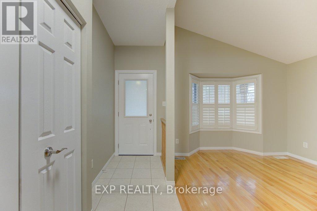 431 Lausanne Crescent, Waterloo, Ontario  N2T 2X6 - Photo 2 - X12998580