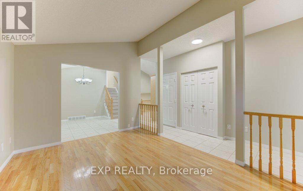 431 Lausanne Crescent, Waterloo, Ontario  N2T 2X6 - Photo 4 - X12998580