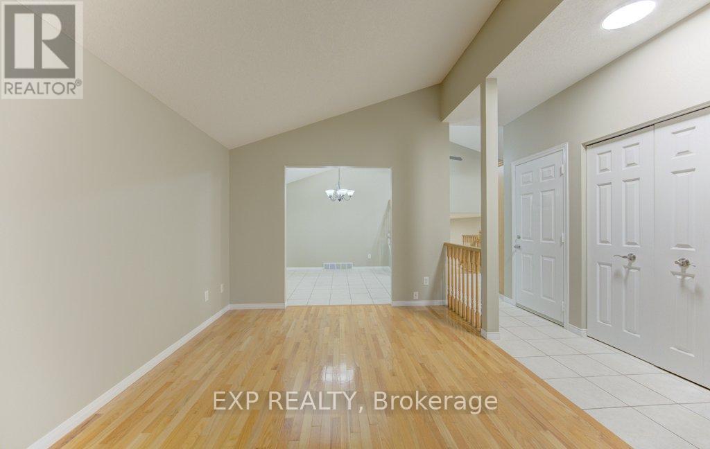 431 Lausanne Crescent, Waterloo, Ontario  N2T 2X6 - Photo 5 - X12998580