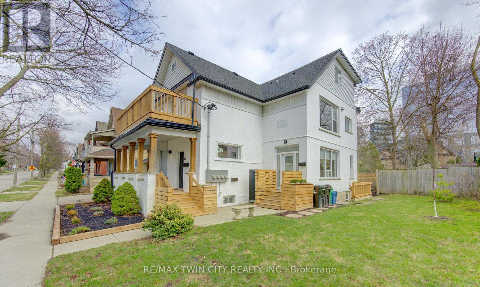 67 Louisa Street W, Kitchener, Ontario  N2H 5L9 - Photo 2 - X12998604