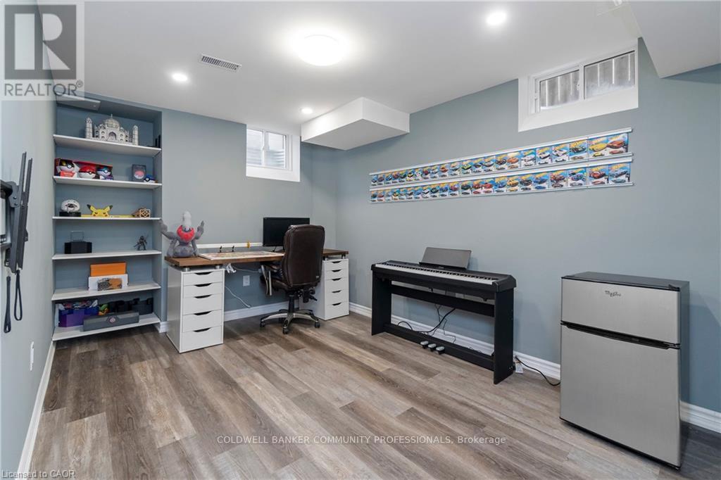 4 Macbean Crescent, Hamilton, Ontario  L8B 0S5 - Photo 36 - X12998680