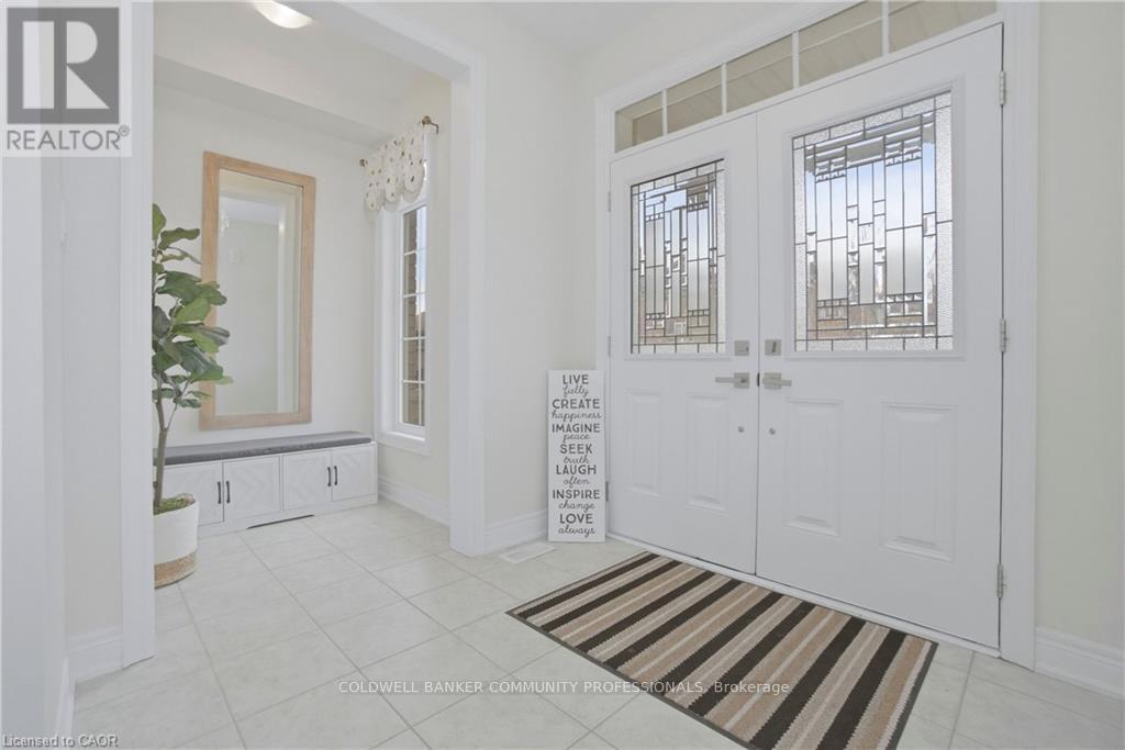 4 Macbean Crescent, Hamilton, Ontario  L8B 0S5 - Photo 4 - X12998680