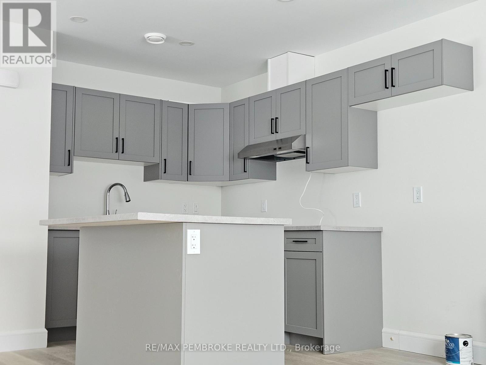 135 Bell Street, Pembroke, Ontario  K8A 2J7 - Photo 4 - X12700918