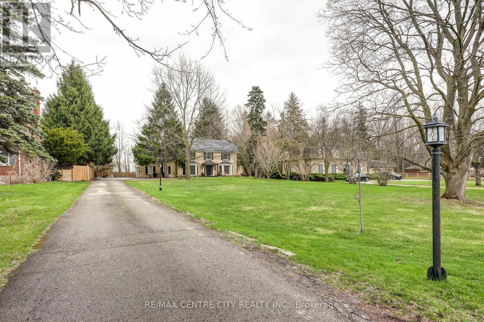 339 Sunset Drive, Central Elgin, Ontario  N5R 3C6 - Photo 2 - X12840160