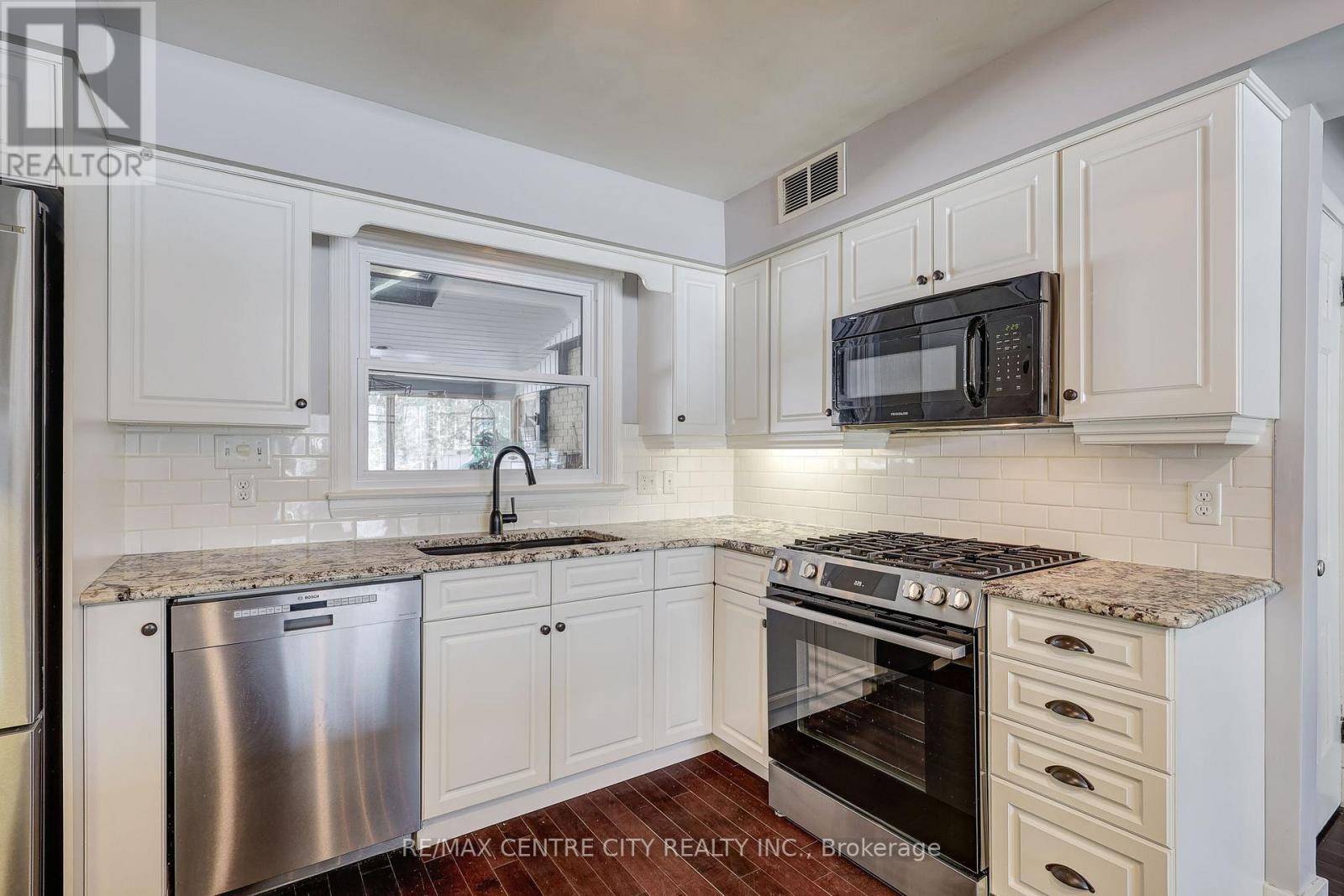 339 Sunset Drive, Central Elgin, Ontario  N5R 3C6 - Photo 16 - X12840160