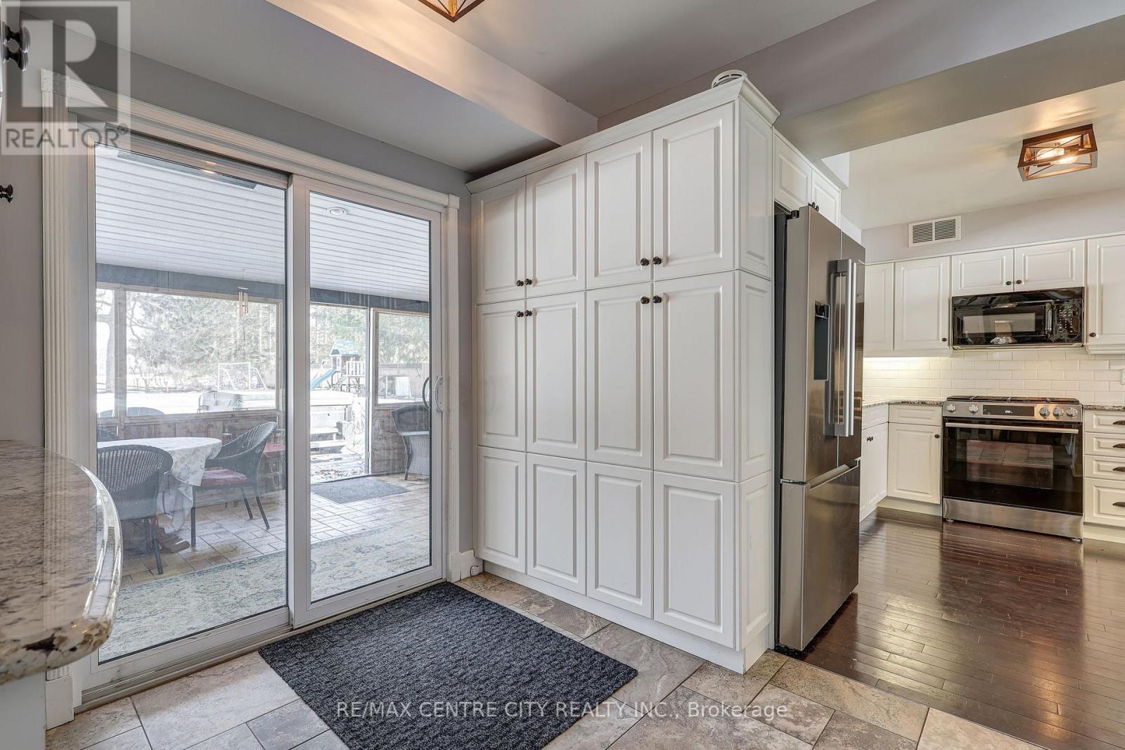 339 Sunset Drive, Central Elgin, Ontario  N5R 3C6 - Photo 19 - X12840160