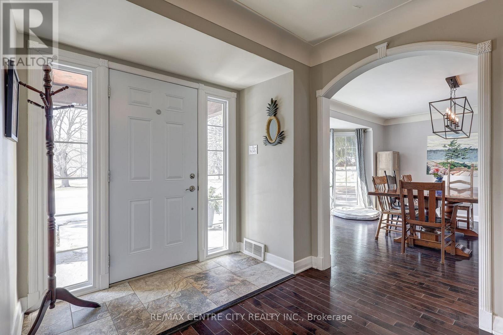 339 Sunset Drive, Central Elgin, Ontario  N5R 3C6 - Photo 7 - X12840160