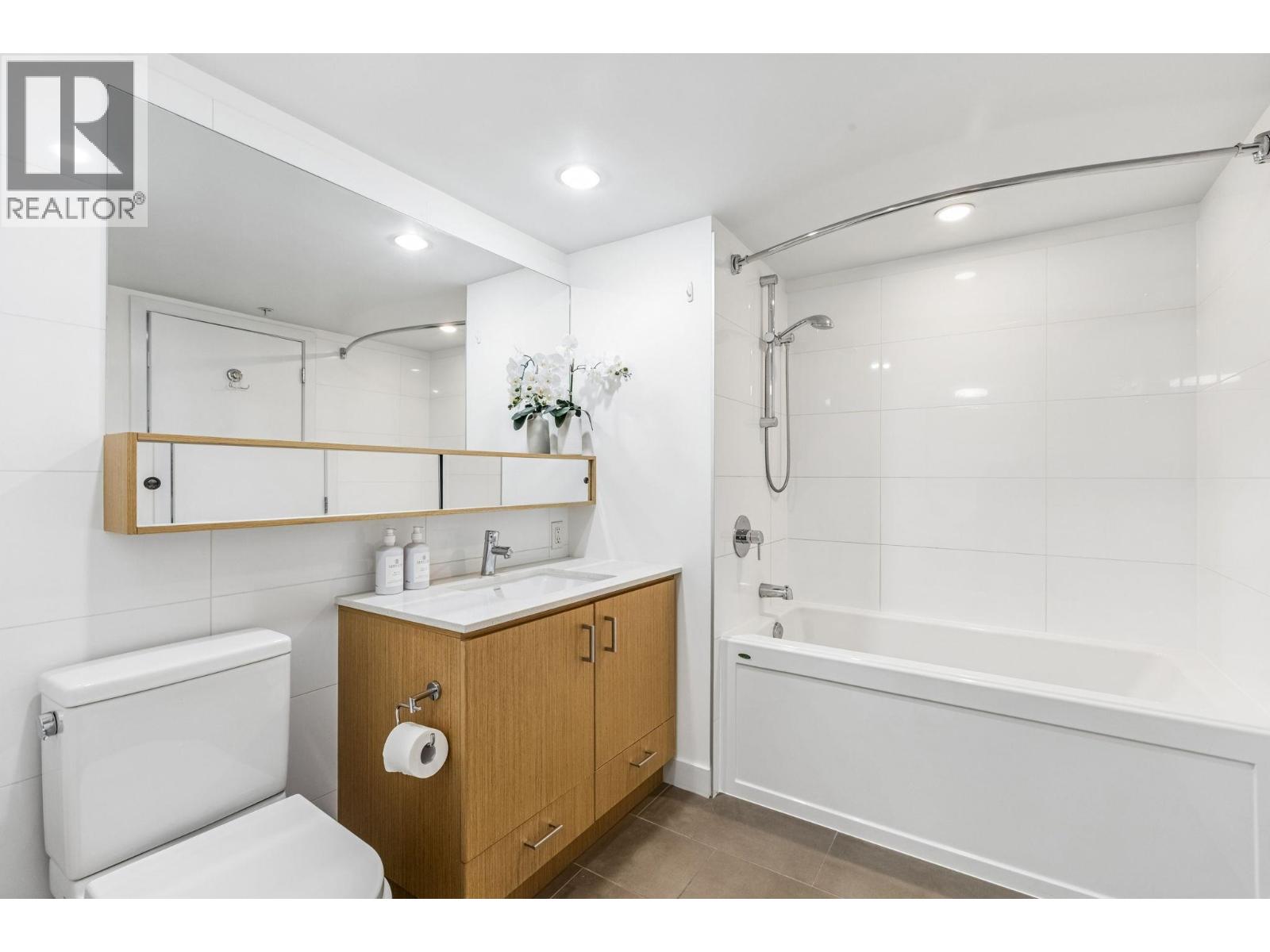 211 221 E 3rd Street, North Vancouver, British Columbia  V7L 0C1 - Photo 16 - R3111465