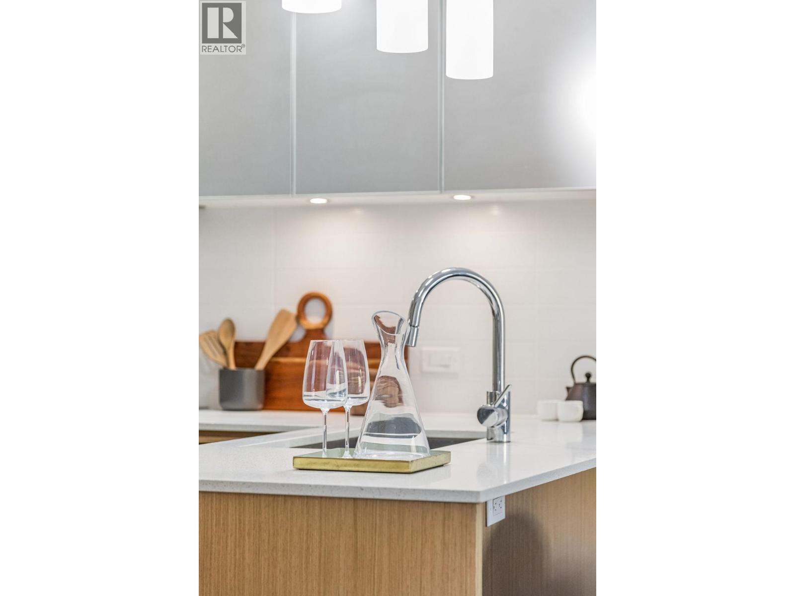 211 221 E 3rd Street, North Vancouver, British Columbia  V7L 0C1 - Photo 4 - R3111465