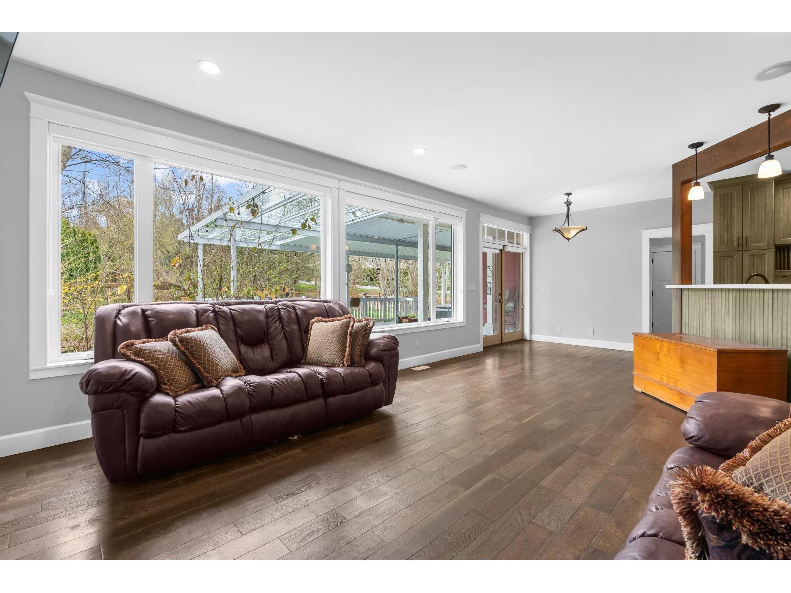 34553 Penner Avenue, Mission, British Columbia  V2V 6W1 - Photo 10 - R3109453