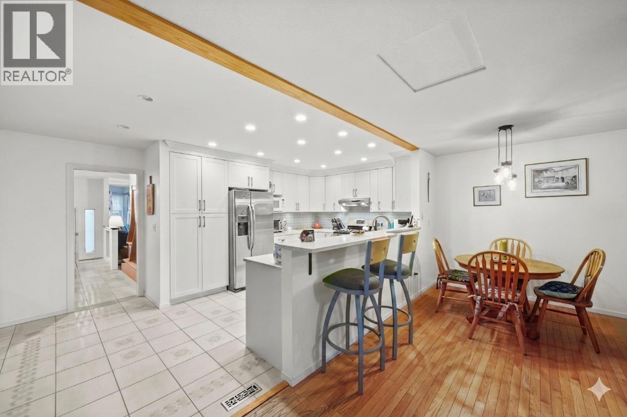 19607 Somerset Drive, Pitt Meadows, British Columbia  V3Y 2L4 - Photo 2 - R3101609