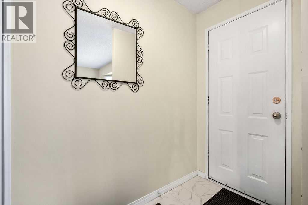 111 Deerfield Drive Se, Calgary, Alberta  T2J 6T9 - Photo 2 - A2292660