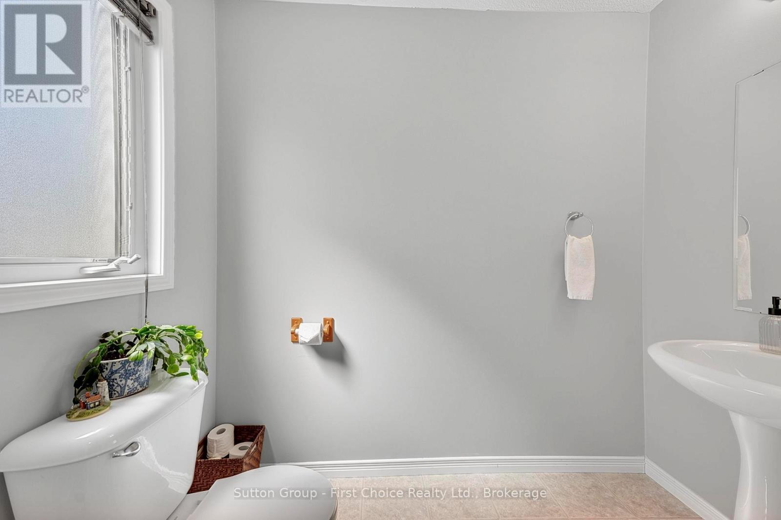 670 Reid Crescent, North Perth, Ontario  N4W 0A1 - Photo 19 - X12998724