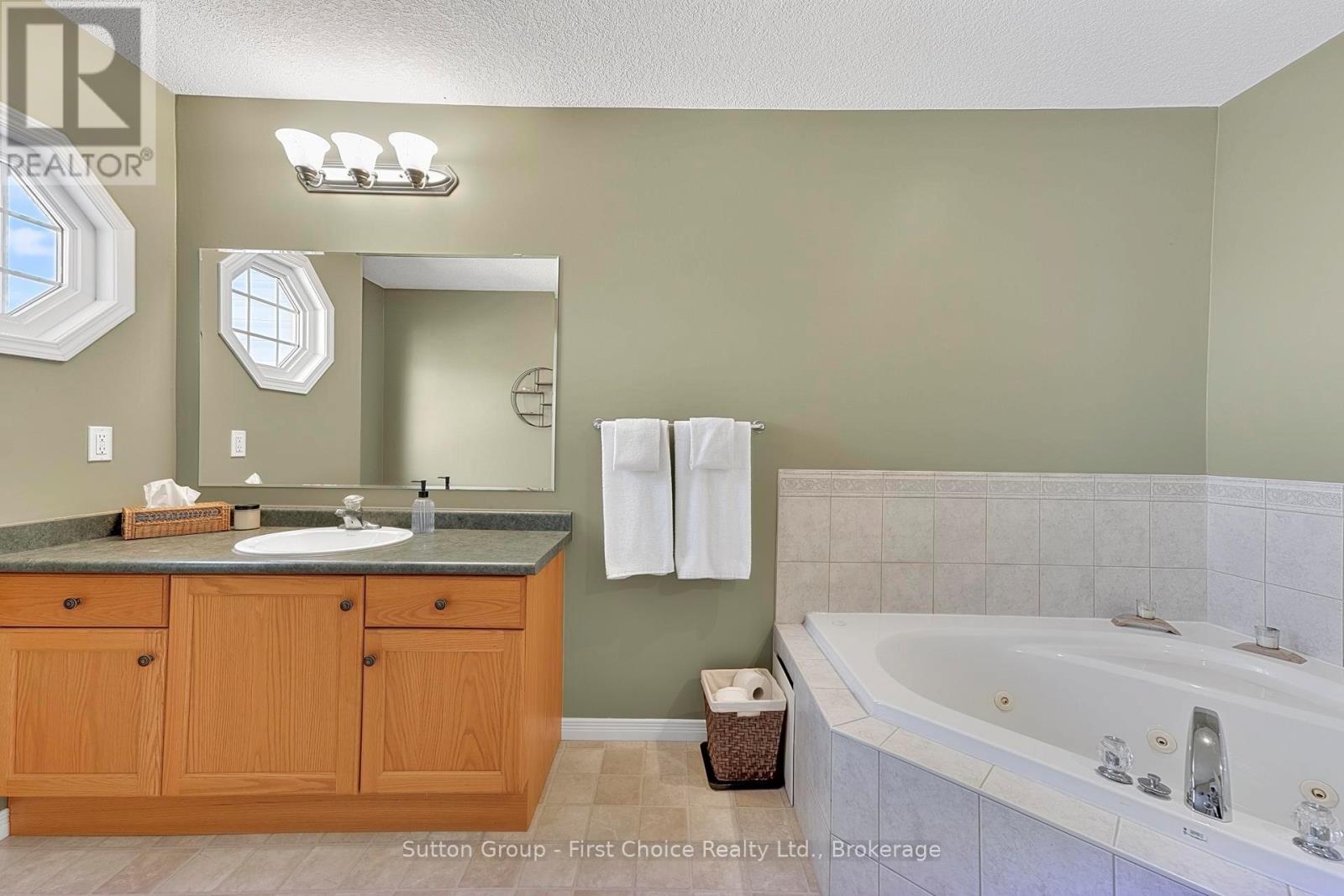 670 Reid Crescent, North Perth, Ontario  N4W 0A1 - Photo 23 - X12998724