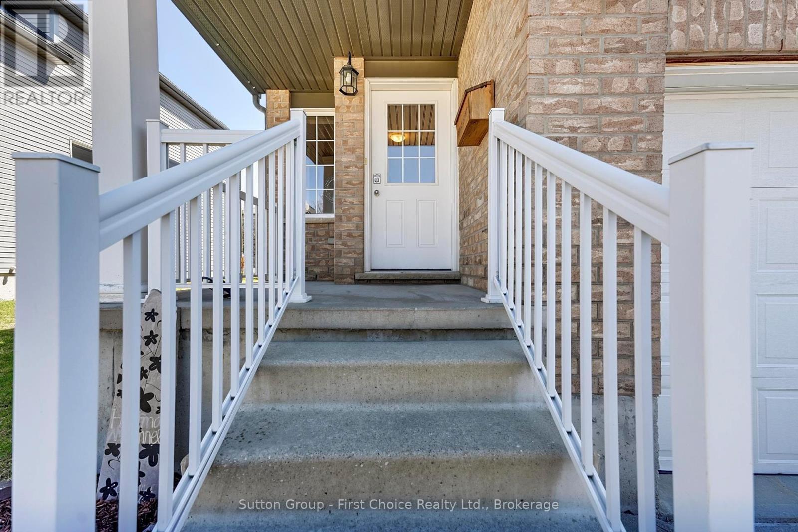 670 Reid Crescent, North Perth, Ontario  N4W 0A1 - Photo 4 - X12998724