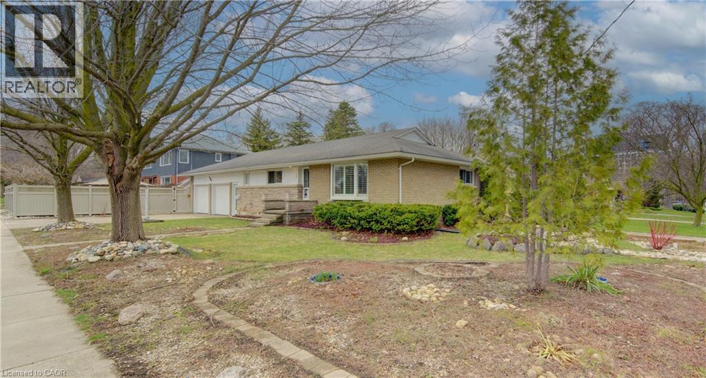 196 Lourdes Street, Waterloo, Ontario  N2L 1N7 - Photo 3 - 40811827