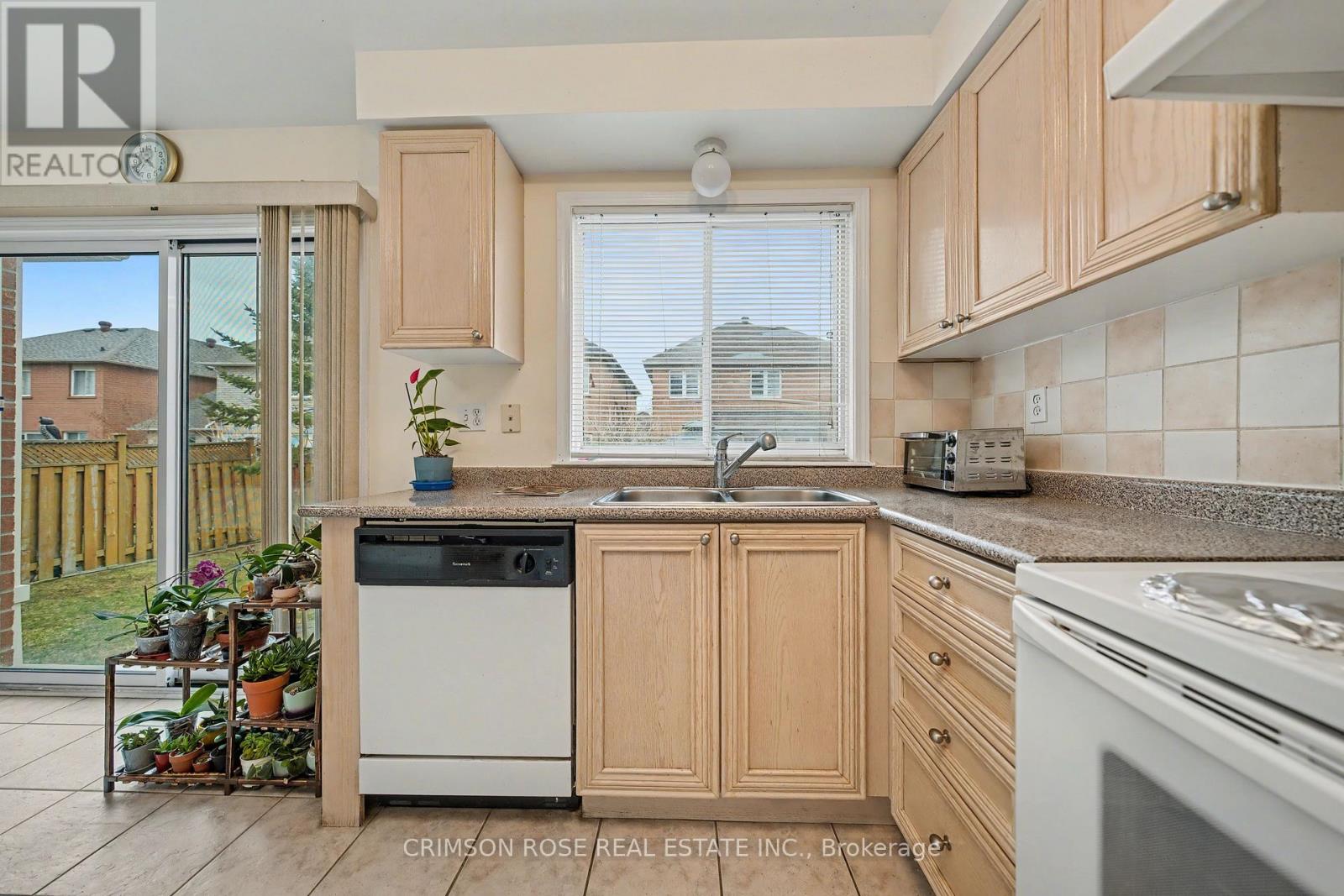 3 Drawbridge Drive, Markham, Ontario  L6C 2B2 - Photo 15 - N12998712