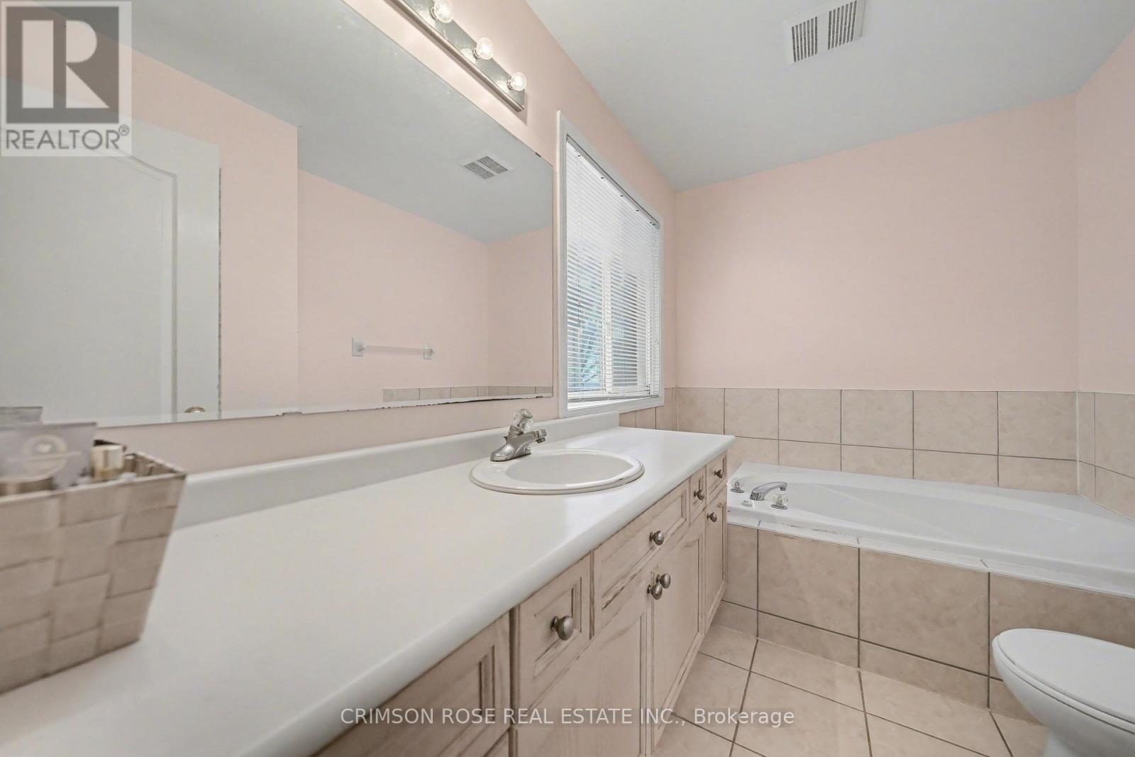 3 Drawbridge Drive, Markham, Ontario  L6C 2B2 - Photo 25 - N12998712