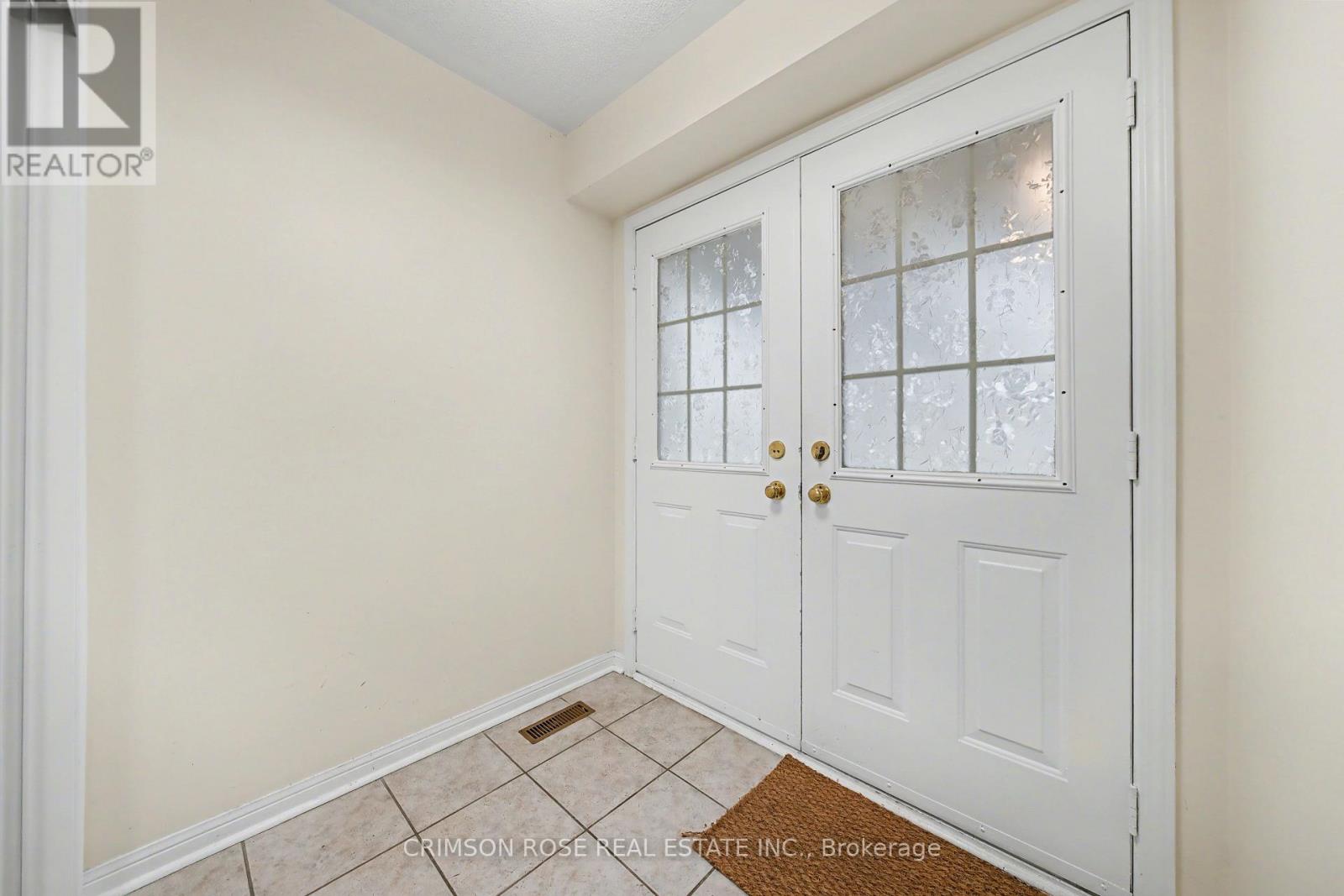 3 Drawbridge Drive, Markham, Ontario  L6C 2B2 - Photo 3 - N12998712