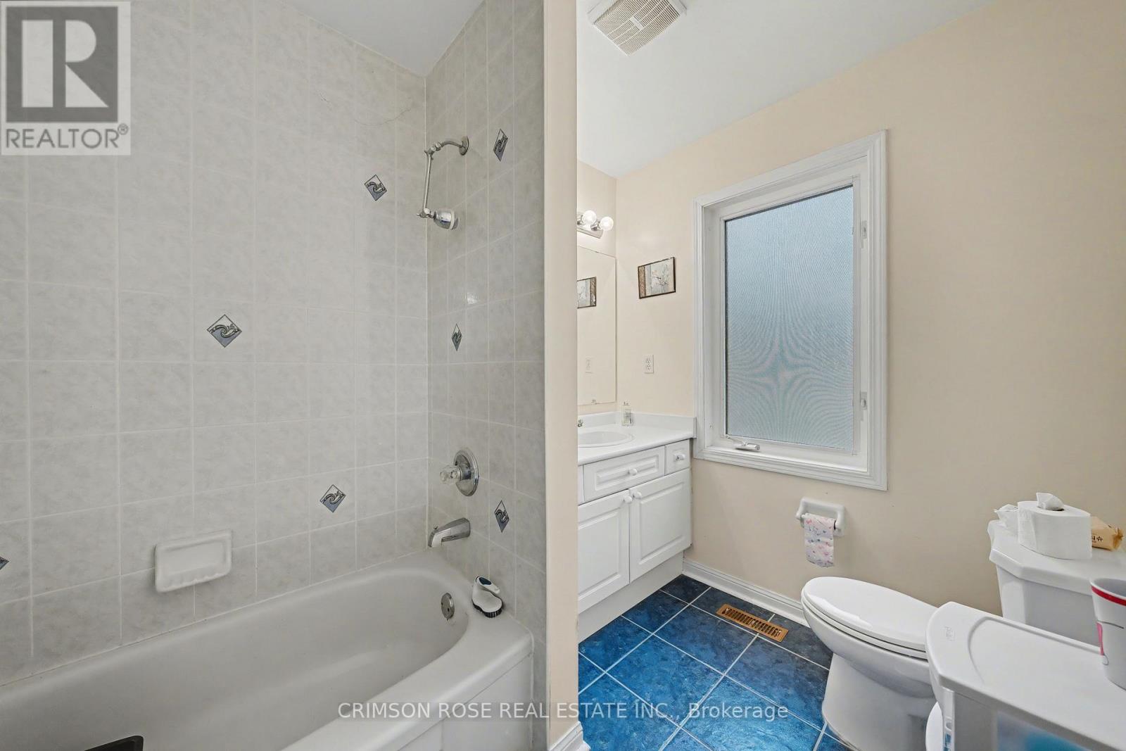 3 Drawbridge Drive, Markham, Ontario  L6C 2B2 - Photo 35 - N12998712