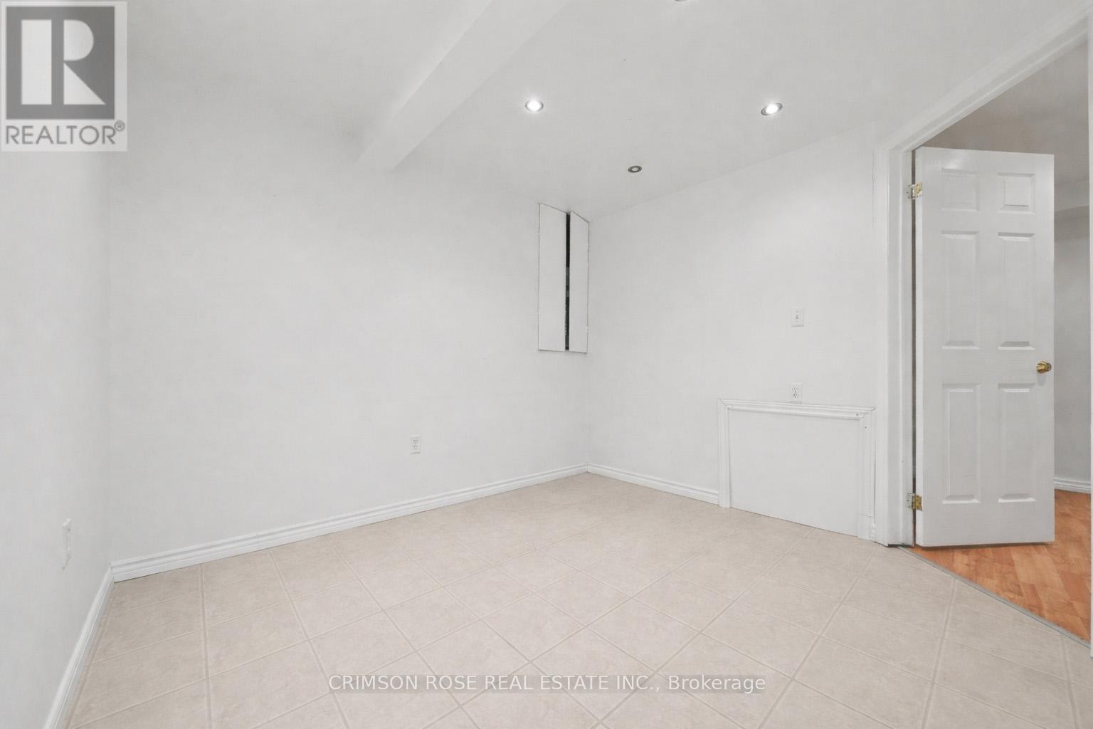 3 Drawbridge Drive, Markham, Ontario  L6C 2B2 - Photo 37 - N12998712