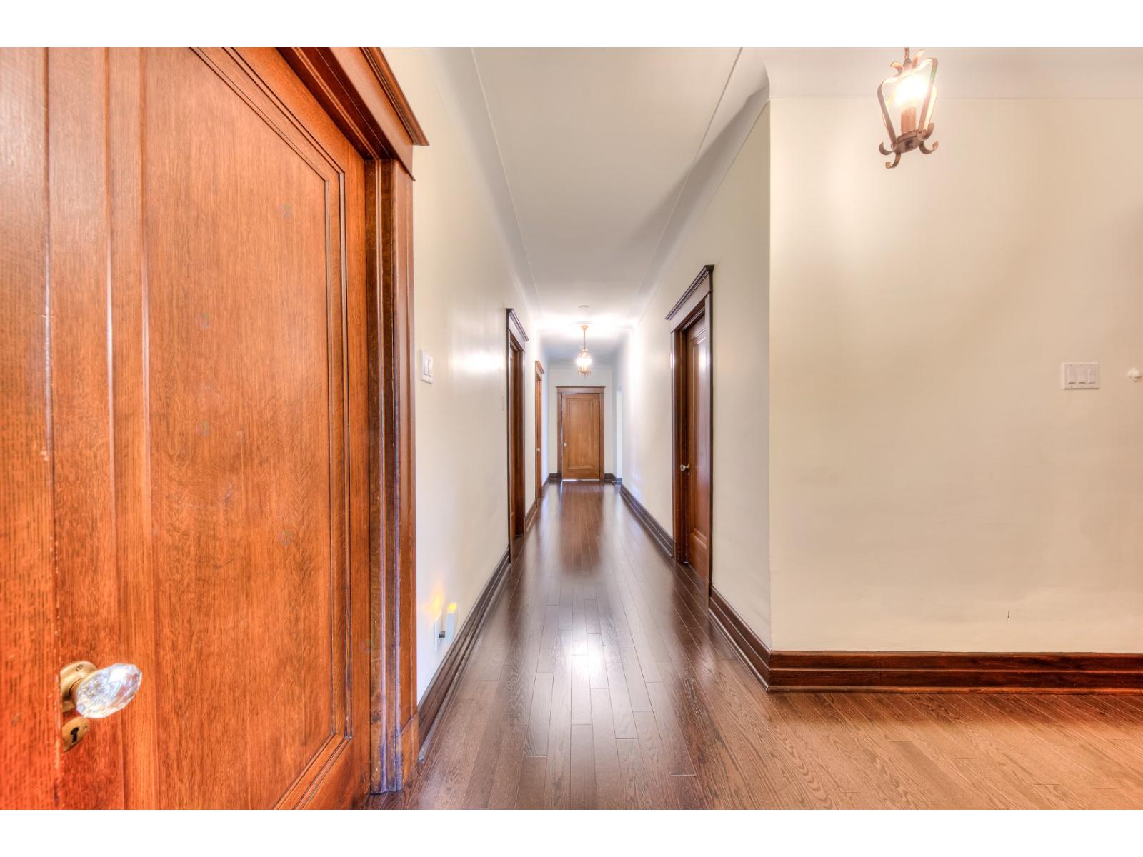 4366A Av. Marcil Montréal (Côte-des-Neiges/Notre-Dame-de-Grâce) Quebec Canada H4A2Z8 3